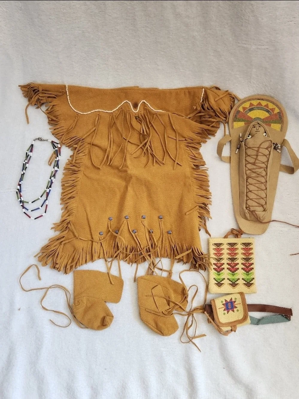 American Girl 18” Doll Kaya Meet Dress, Cradleboard, Beads, Bags Deerskin 2008